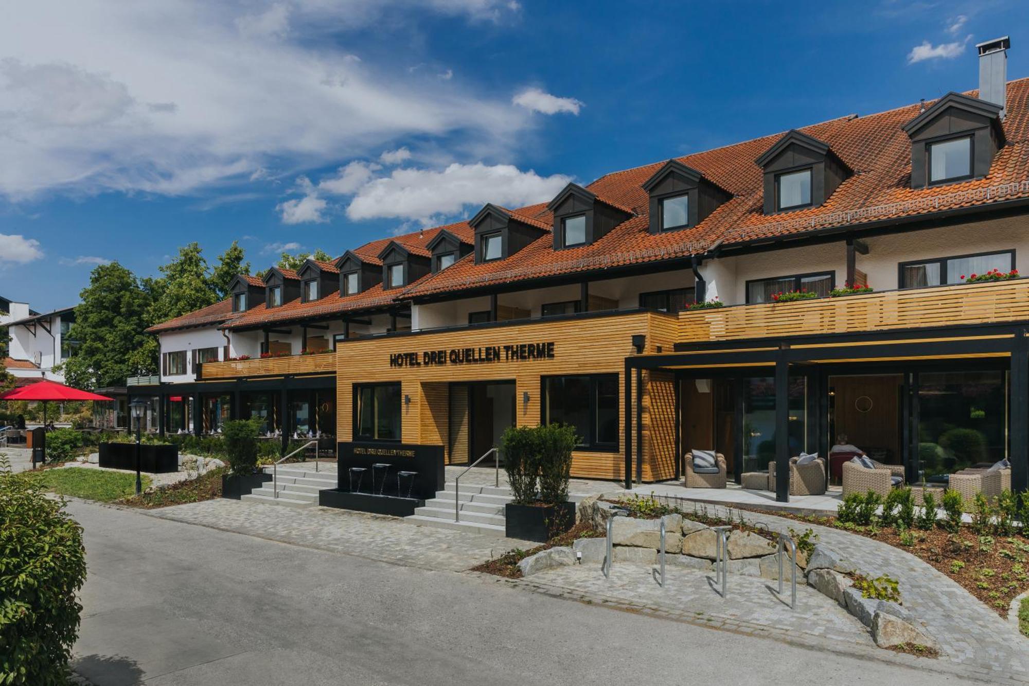 Hotel Drei Quellen Therme Бад-Грисбах Экстерьер фото
